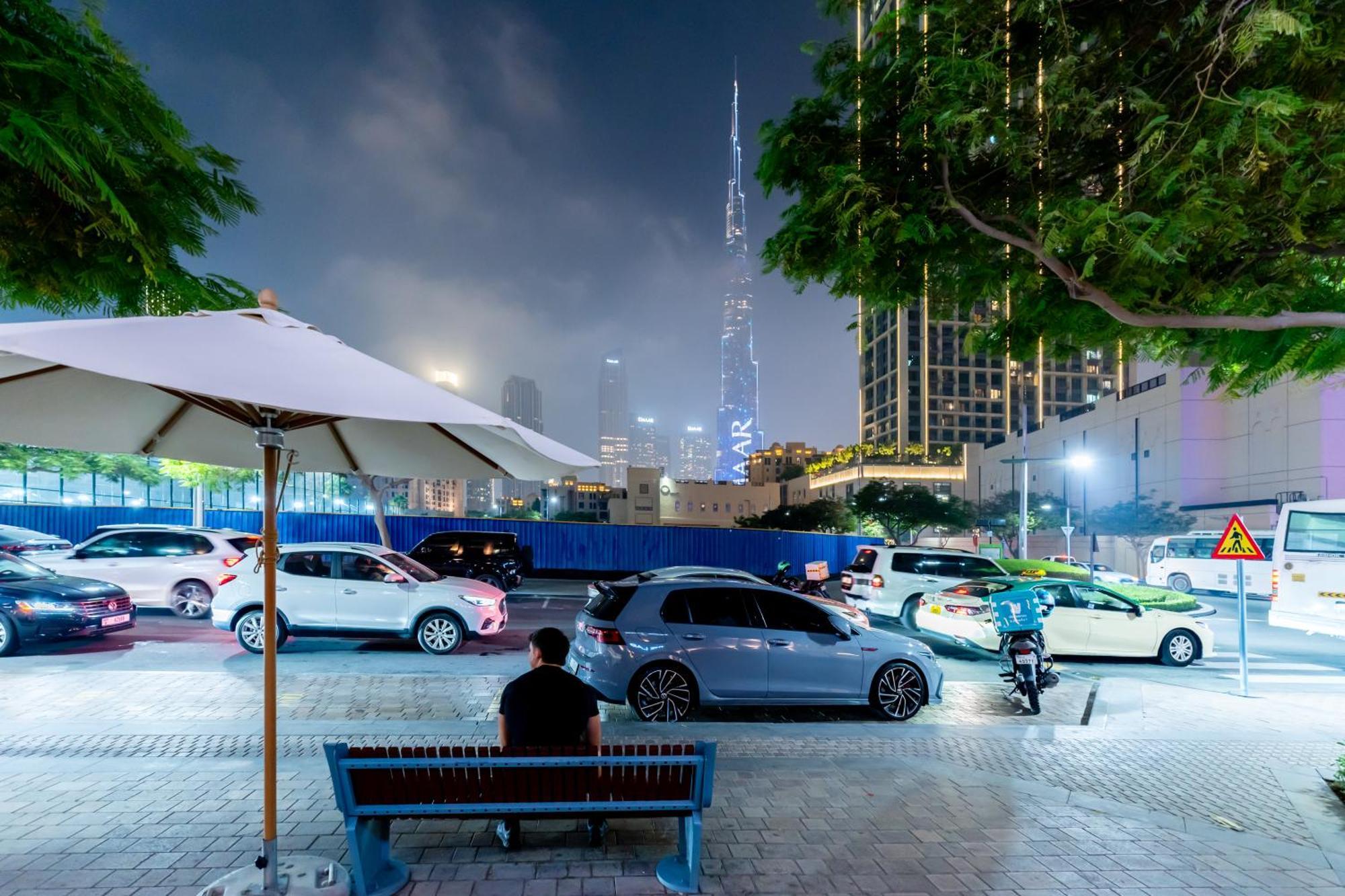 Stylish 1 Bedroom - Burj Khalifa View- 5Mn Walk To Dubai Mall-Apartment In Burj Views Tower شقة *