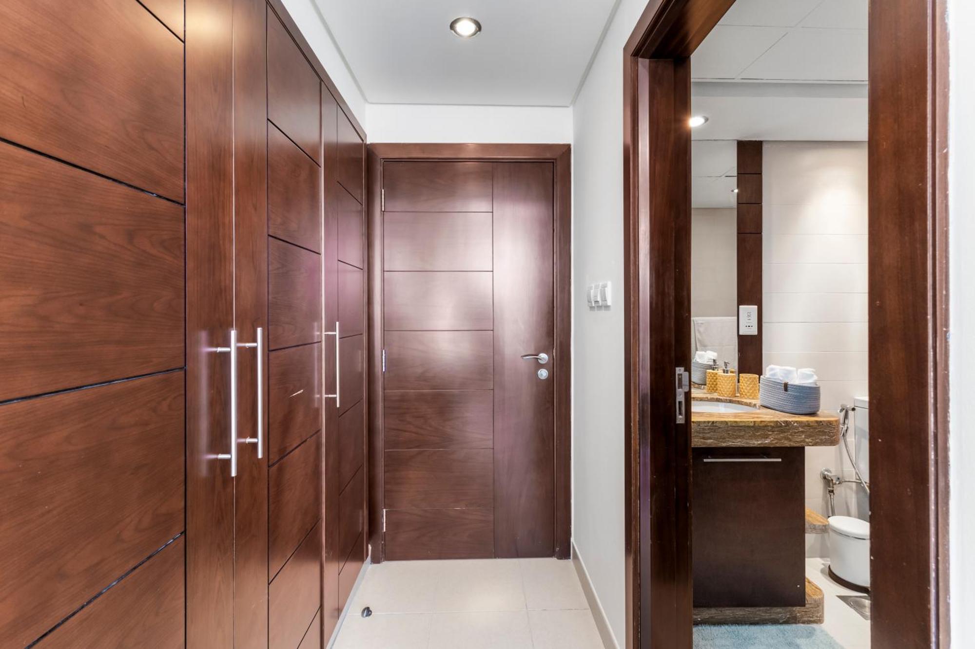 شقة Stylish 1 Bedroom - Burj Khalifa View- 5Mn Walk To Dubai Mall-Apartment In Burj Views Tower *