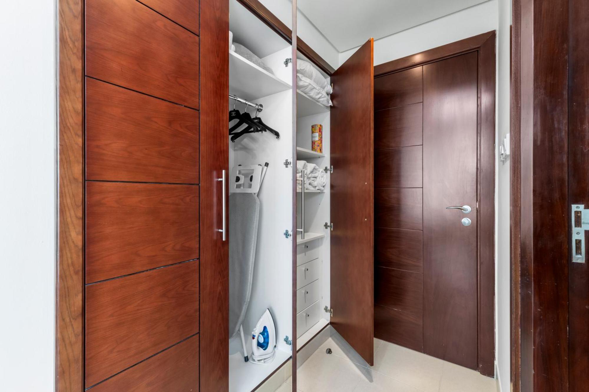 شقة Stylish 1 Bedroom - Burj Khalifa View- 5Mn Walk To Dubai Mall-Apartment In Burj Views Tower