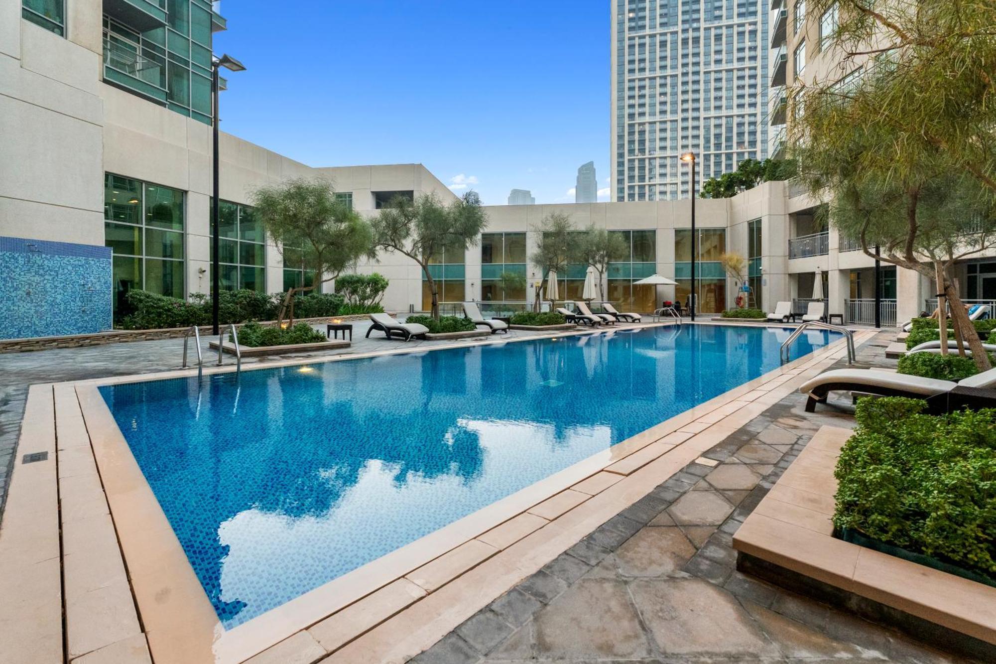 Stylish 1 Bedroom - Burj Khalifa View- 5Mn Walk To Dubai Mall-Apartment In Burj Views Tower شقة دبي