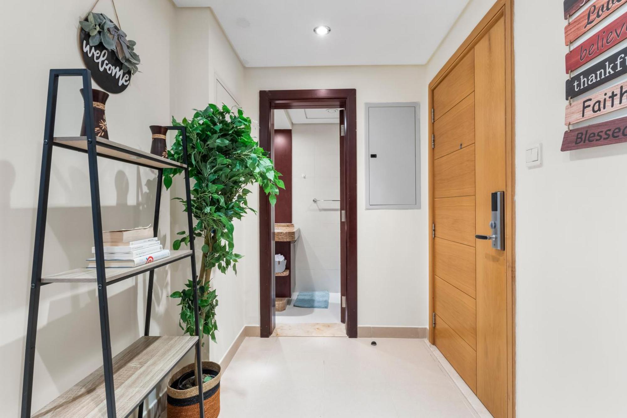 Stylish 1 Bedroom - Burj Khalifa View- 5Mn Walk To Dubai Mall-Apartment In Burj Views Tower شقة