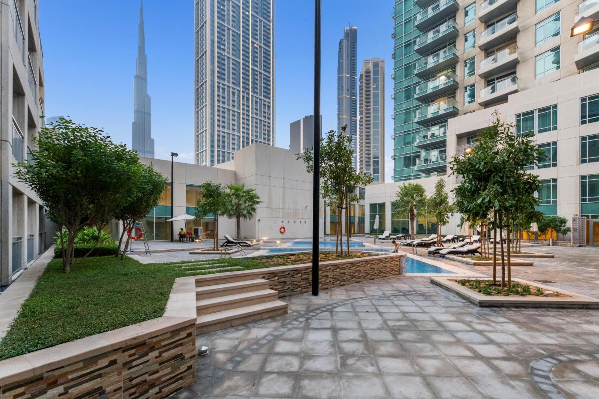 Stylish 1 Bedroom - Burj Khalifa View- 5Mn Walk To Dubai Mall-Apartment In Burj Views Tower شقة دبي