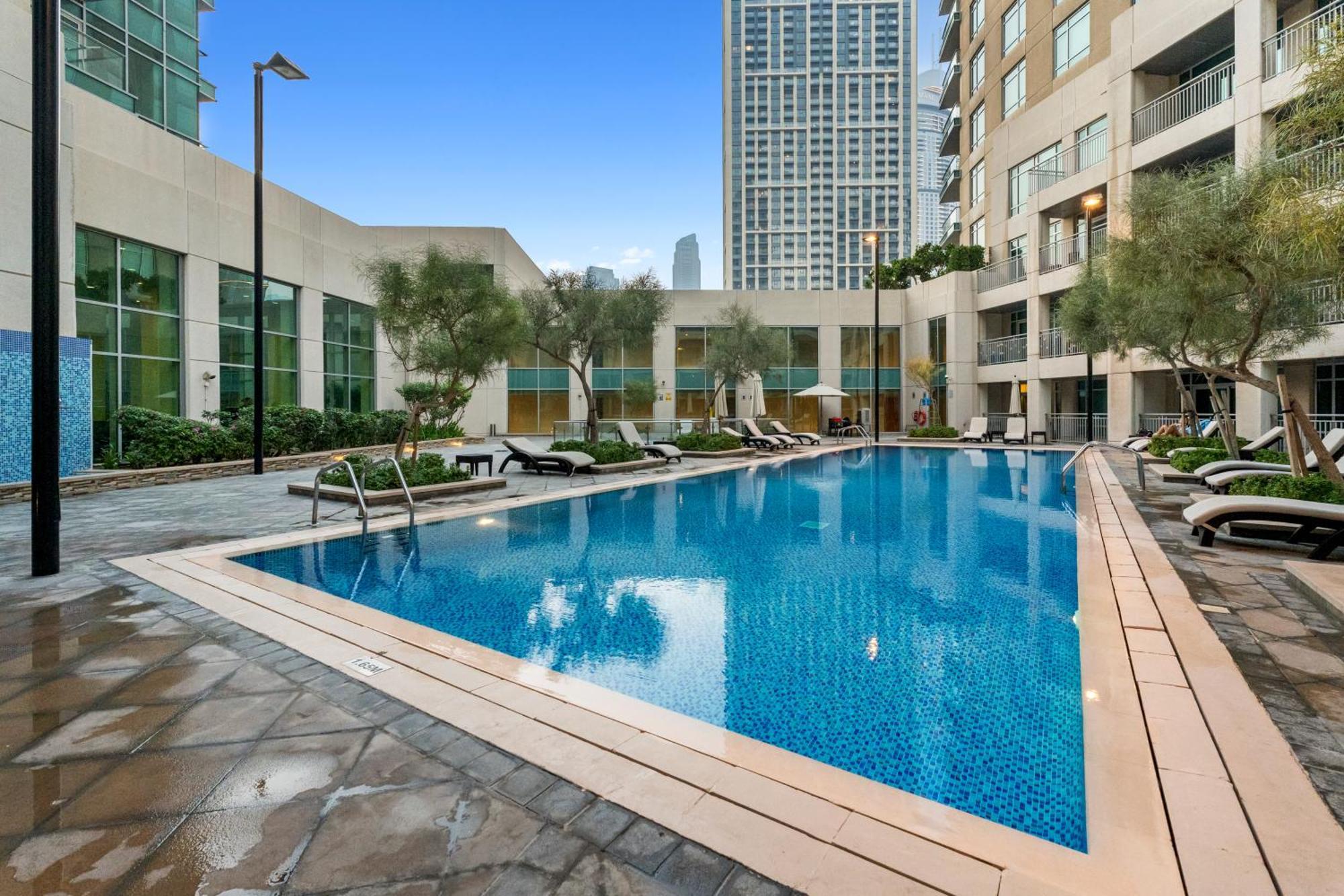 شقة Stylish 1 Bedroom - Burj Khalifa View- 5Mn Walk To Dubai Mall-Apartment In Burj Views Tower