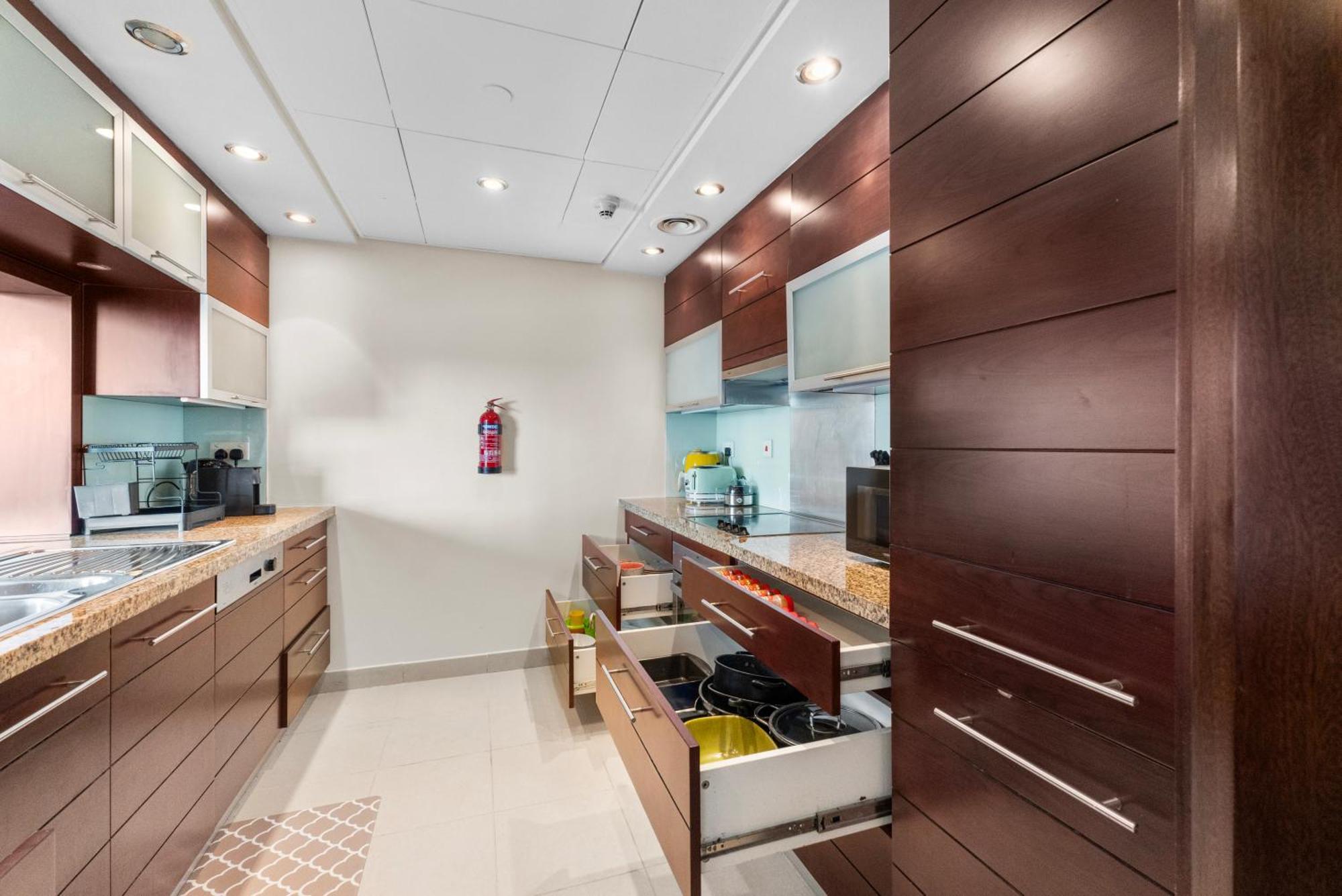 شقة Stylish 1 Bedroom - Burj Khalifa View- 5Mn Walk To Dubai Mall-Apartment In Burj Views Tower *