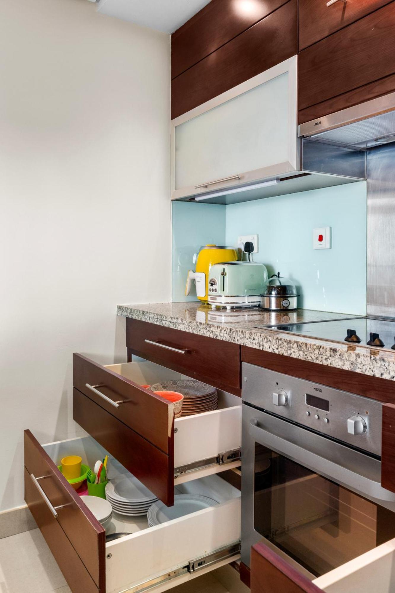 Stylish 1 Bedroom - Burj Khalifa View- 5Mn Walk To Dubai Mall-Apartment In Burj Views Tower دبي