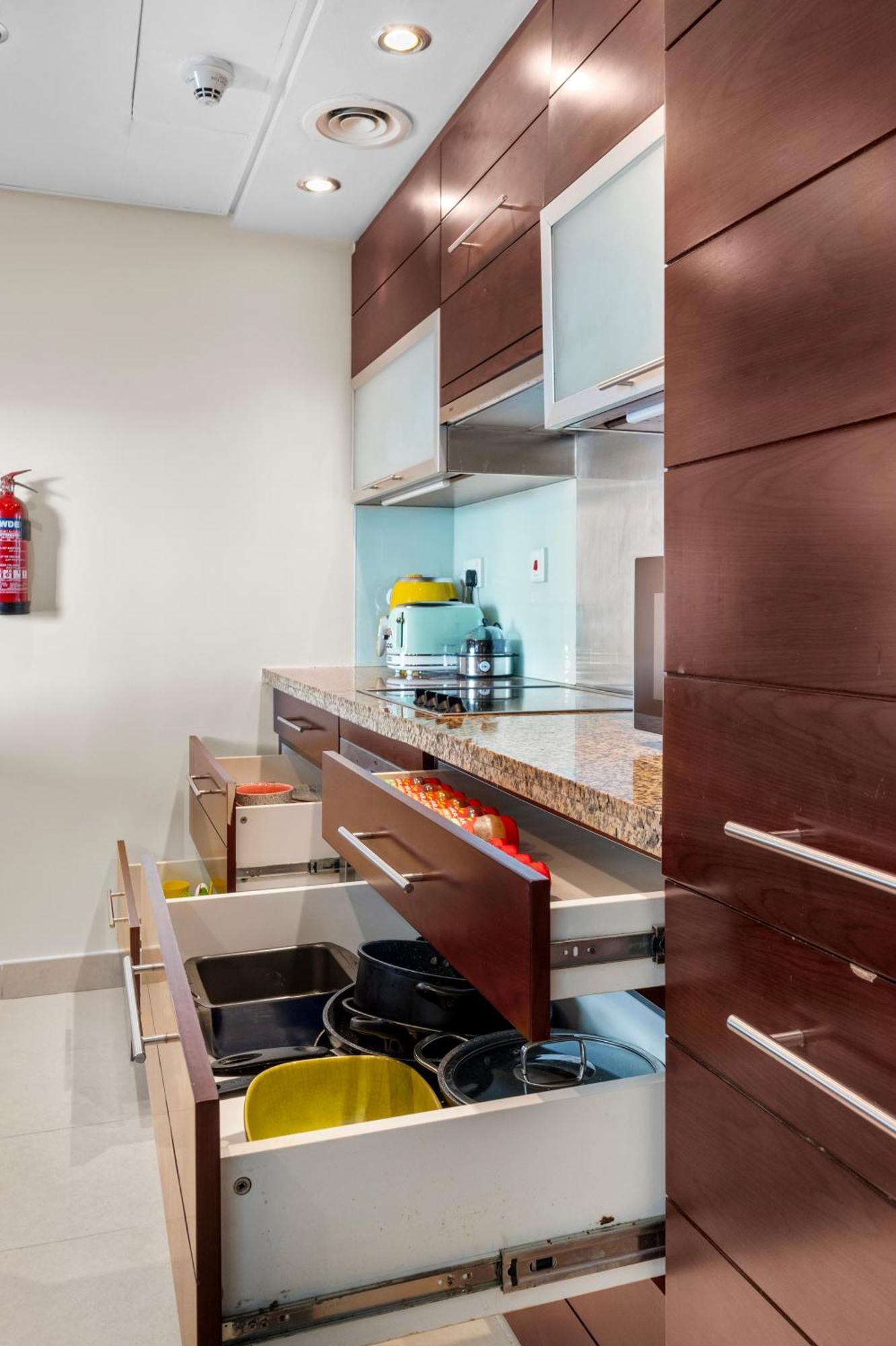 Stylish 1 Bedroom - Burj Khalifa View- 5Mn Walk To Dubai Mall-Apartment In Burj Views Tower شقة دبي