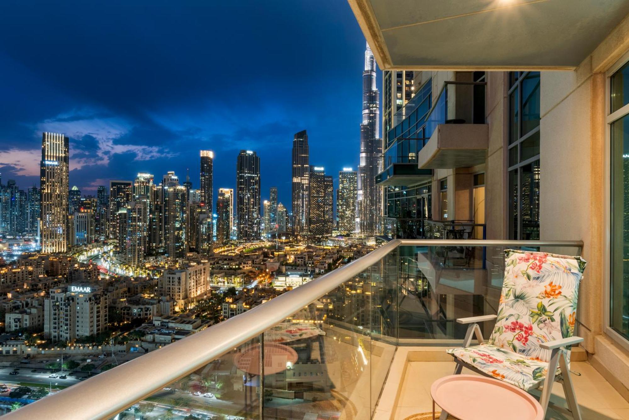Stylish 1 Bedroom - Burj Khalifa View- 5Mn Walk To Dubai Mall-Apartment In Burj Views Tower دبي
