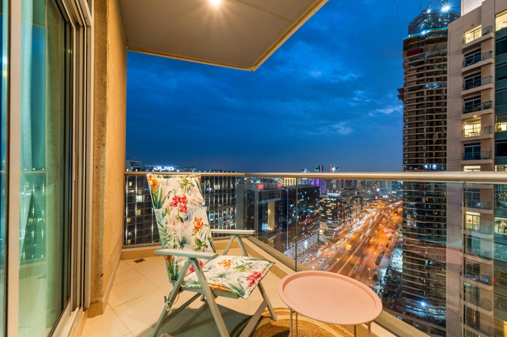 Apartment Stylish 1 Bedroom - Burj Khalifa View- 5Mn Walk To Dubai Mall-Apartment In Burj Views Tower Dubai