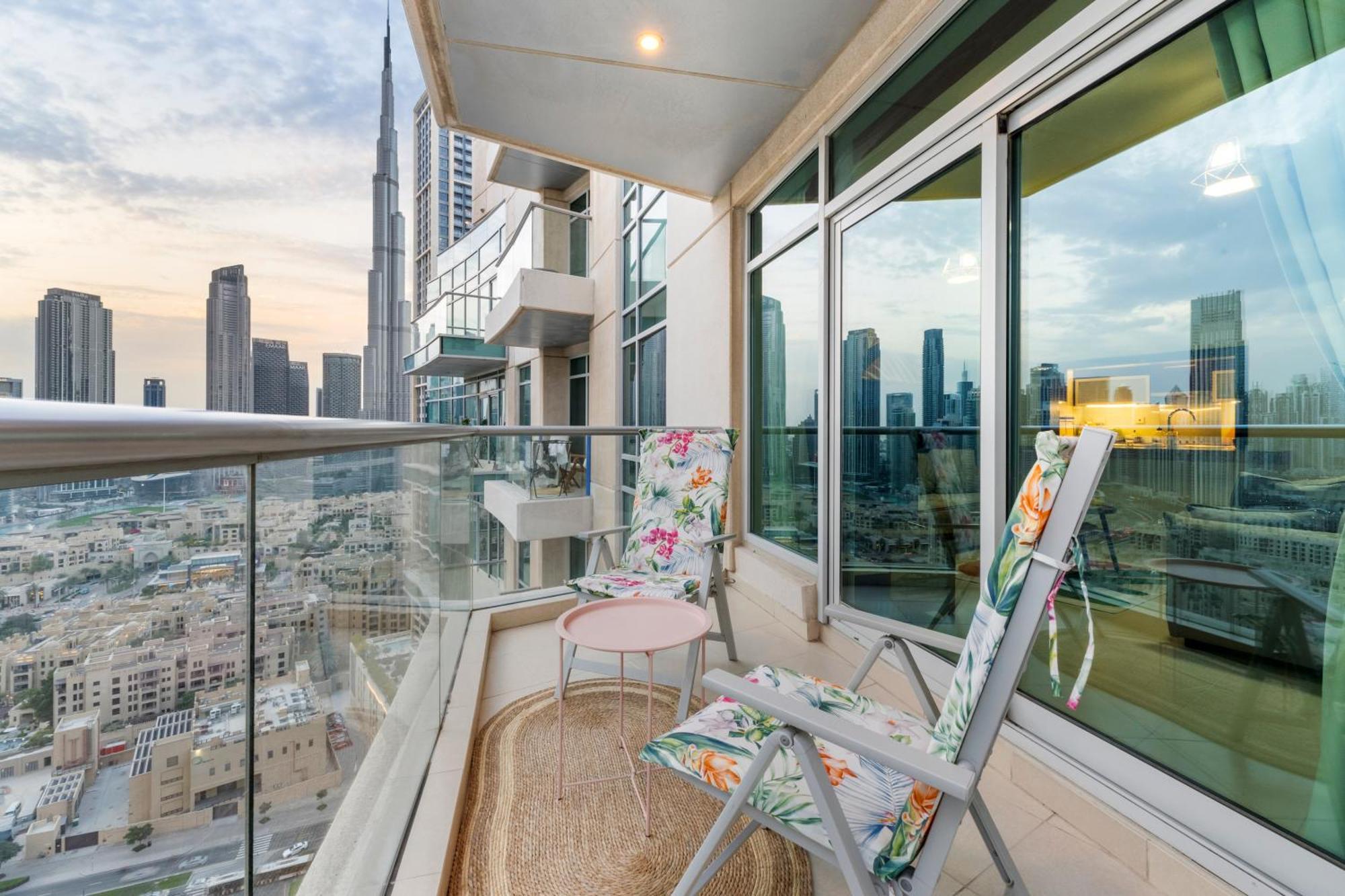 Apartment Stylish 1 Bedroom - Burj Khalifa View- 5Mn Walk To Dubai Mall-Apartment In Burj Views Tower